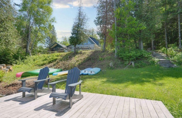 The Lake Escape - Waterfront, Hot tub, Sleeps 14!