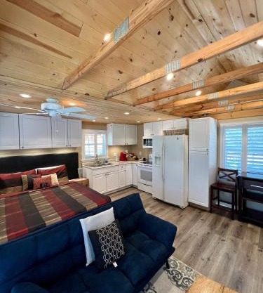 The Lake Alfred Citruswood Cabin