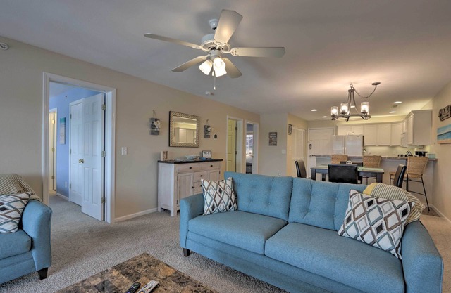 'The Lake Escape’ w/ Balcony & Pool Access!