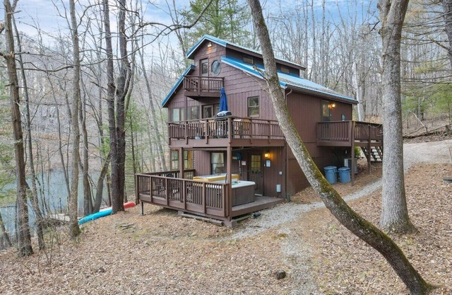 The Lake House - Hot tub with Lake view!