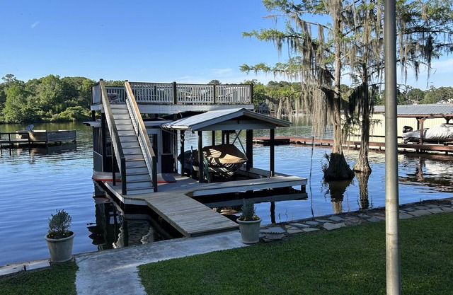 The Lake is Callling you to Creek Cabin
