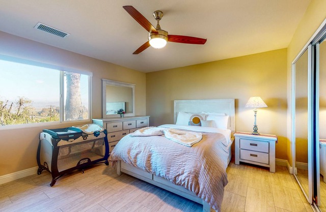 The Lakehouse: 3 BR, 2 BA House in Lake Elsinore, Sleeps 6