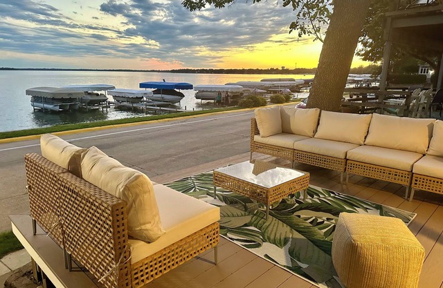 The Lakeview w/ the BEST location & views! Newly remodeled Lakefront home! 🌴