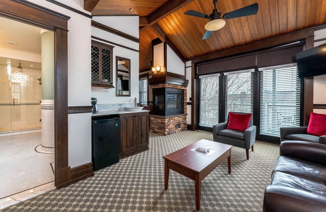 The Landing 201 Luxury King Suite with Balcony