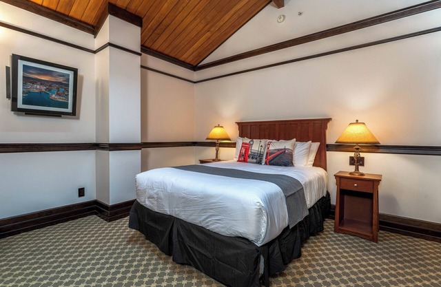 The Landing 206 Queen Suite with Jetted Tub