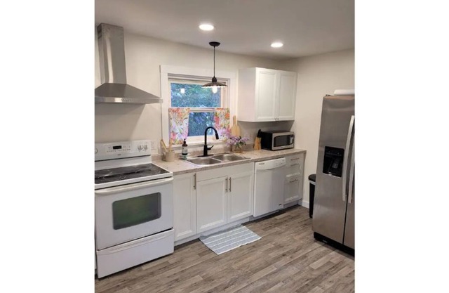 New! The Landing Spot / Renovated 3 bdrm home