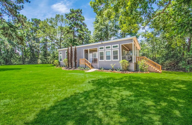The Lantana Tiny Home ~ Relaxing Cottage in the woods ~ NEW HOT TUB