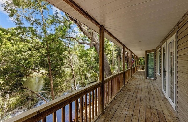 The Last Resort - Steinhatchee, Waterfront home sleeps 18+