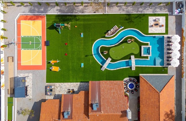 The Lazy Palm: Private Lazy River & Pickleball