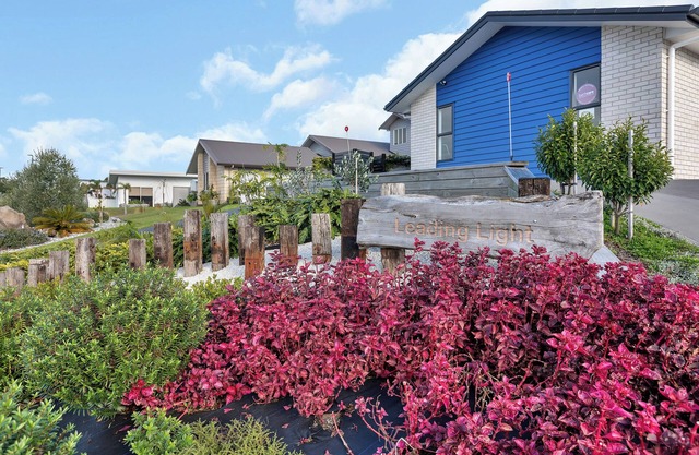 The Leading Light - One Tree Point Holiday Home