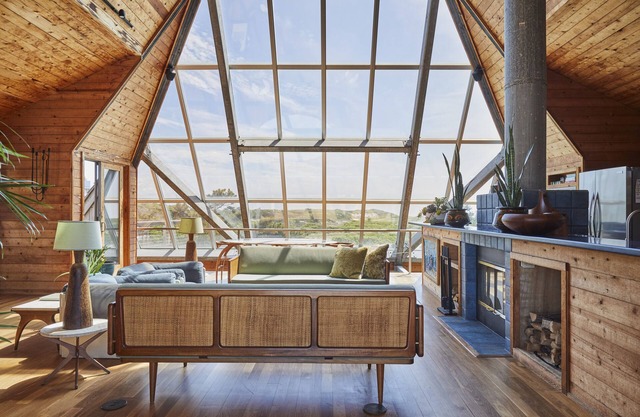 THE LEGENDARY PYRAMID HOUSE