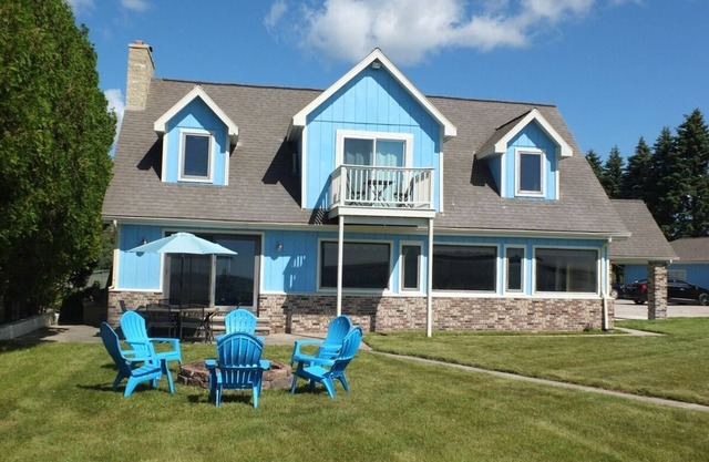 The Life Aquatic - Gorgeous Lakefront Home with Kayaks Included!