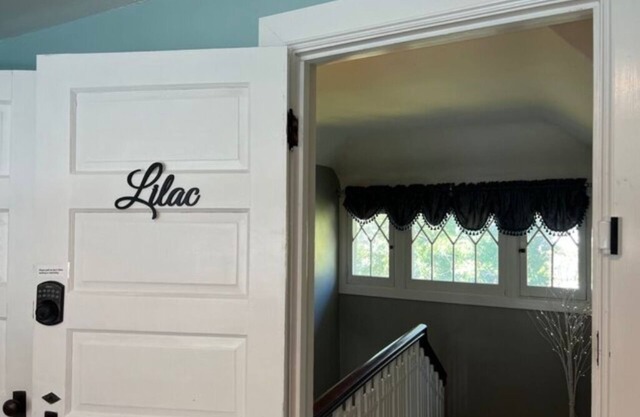 The Lilac Room w/ King Bed