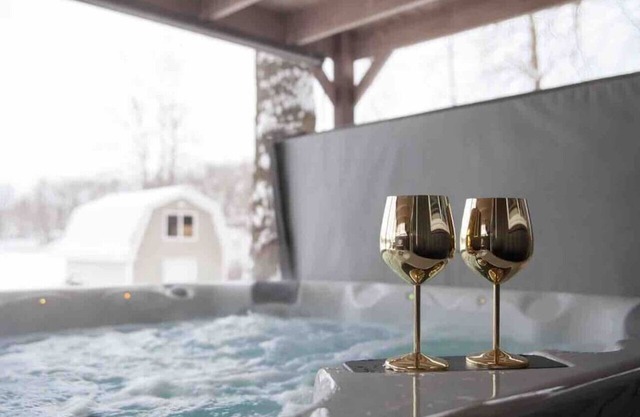 The Lilley Pad w/ HotTub & Private Beach