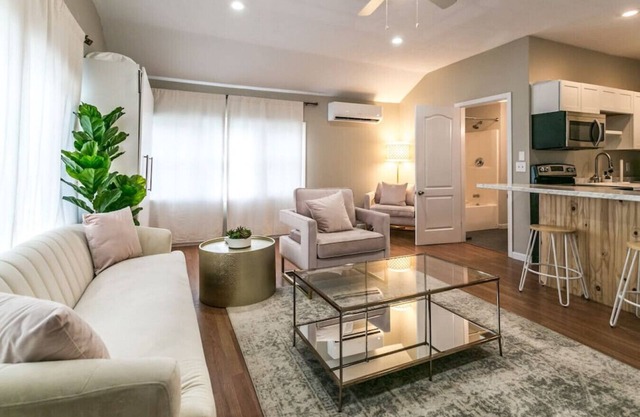 The Lilly Pad Charming 1BR Walk to Sylvan Beach