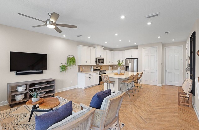 The Lily House- Flexible Lease Terms, Hospitals and Beaches