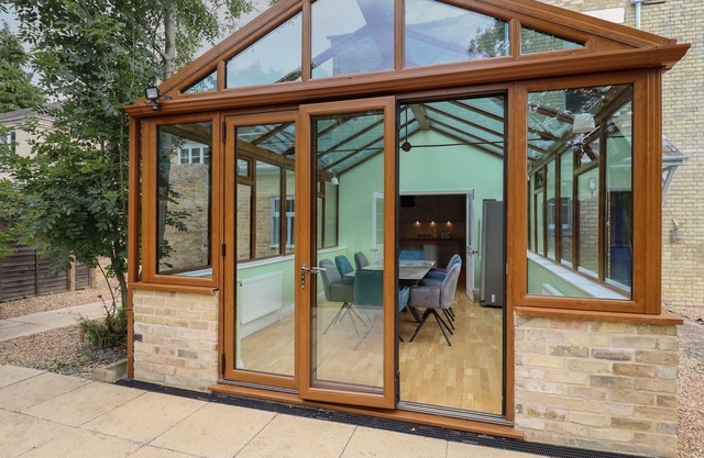 THE LIMES, pet friendly, with a garden in Harston
