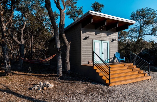 The Liney Moon- Triplet Home, Sleeps 6 w/ Pool, Firepits, Putting Green, & More!