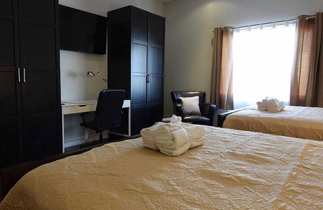 The Lion Inn & Suites