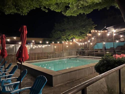 The Lions Self Contained Suite, Shared Pool, Hot Tub, Views