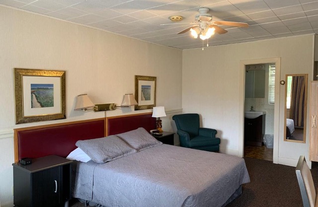 The Lionstone Inn Motel and Cottages