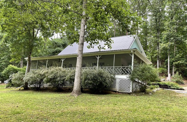 The Little Blue Cottage on the Lake