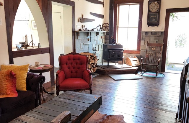 The Little Blue Farmhouse on the Mendocino Coast