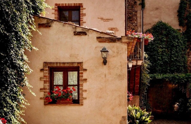 The Little House in the Courtyard, cozy vacation home with private courtyard in the center
