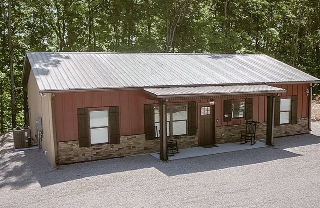 Impressive Barndominium near Dale Hollow Lake