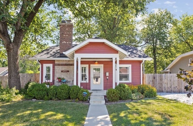 Charming 2BR Home in Beautiful Broad Ripple!