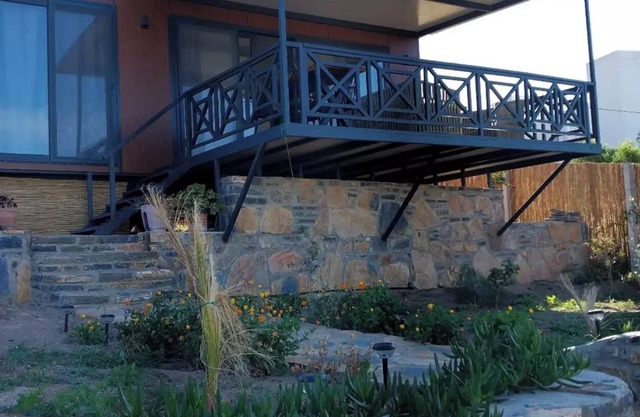 The Little Villa close to the beach, has wonderful sea and islands view