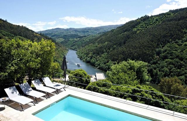 The Little Vineyard- Douro Riverview Villa with Private Pool, Vineyard & Forest