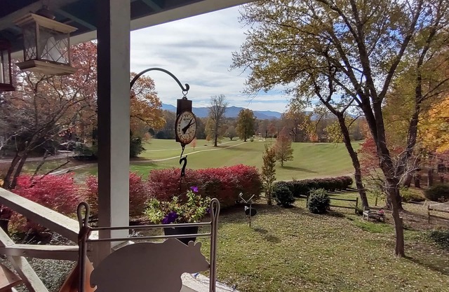 The Little White Dogwood cabin... Time is priceless . March Special!
