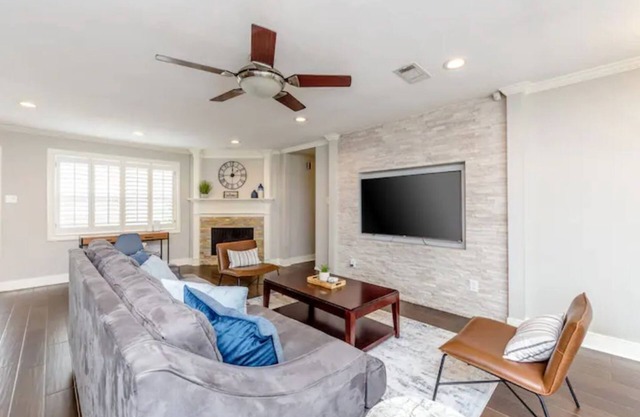 The Live Oak Place - Park Access - 3BR Serene Stay!