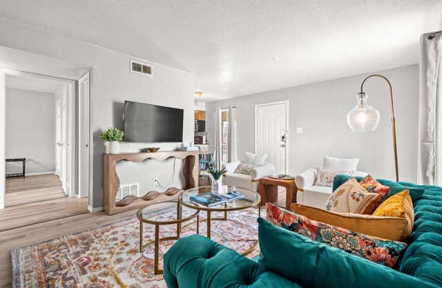 The Lively Getaway | Vibrant Colors + BBQ