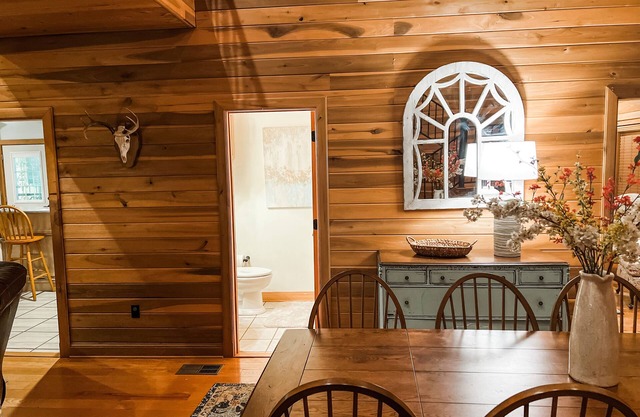 The Lodge at Enid LakennOxford, MS Retreat and Enid Lake fishing lodge