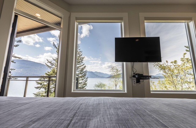 "Die Lodge am Harrison Lake" (Suite # 1)