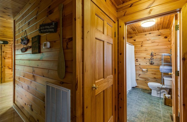 Lake View Cabin Mitchell Creek Marina & Resort