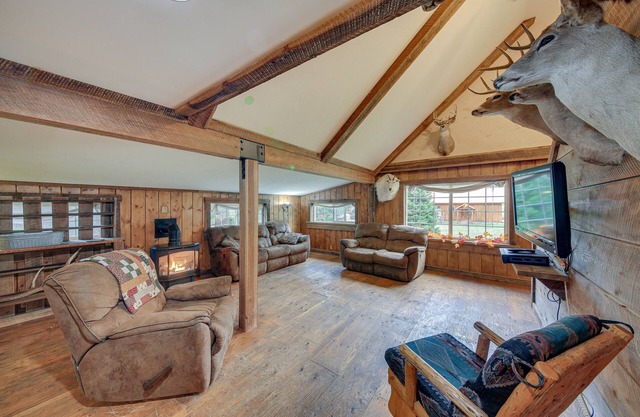 'The Lodge' in Trout Creek < 1 Mile to Reservoir!