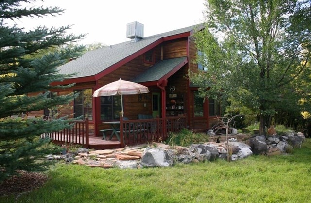 Die Lodge befindet sich auf dem größten Berg der Welt.