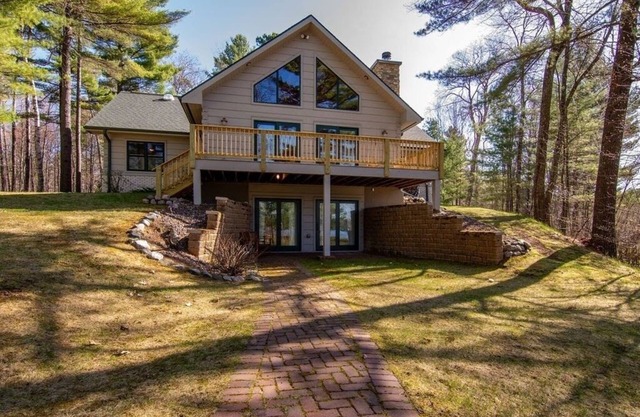 The lodge on Big crawling stone lake