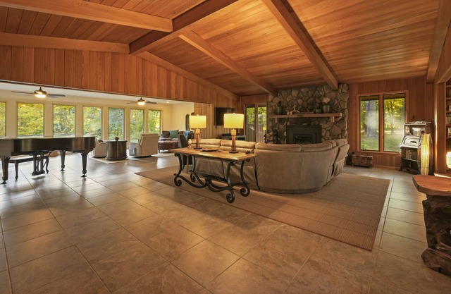 The Lodge - Spacious cozy lodge next to the Hudson River