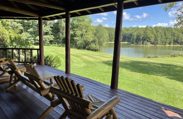The Lodge, Unique log cabin, private lake, near Dreams Park + All Star Village