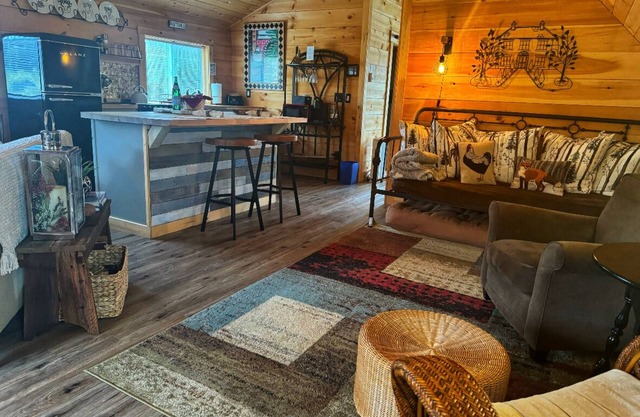 The Loft at Bearpen Mountain--Ski, Hike, Snowmobile!
