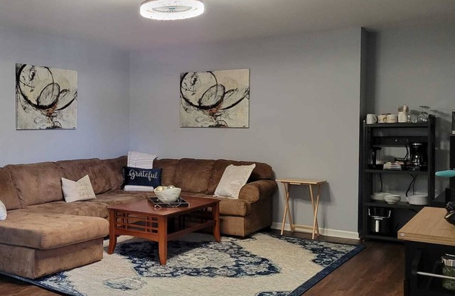 The Loft at Hiram Davis is a cozy Loft 5 minutes from downtown Lawrenceville.