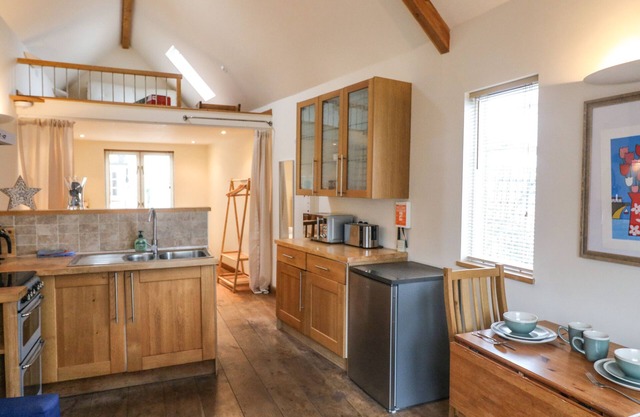 THE LOFT COTTAGE, romantic in Totnes