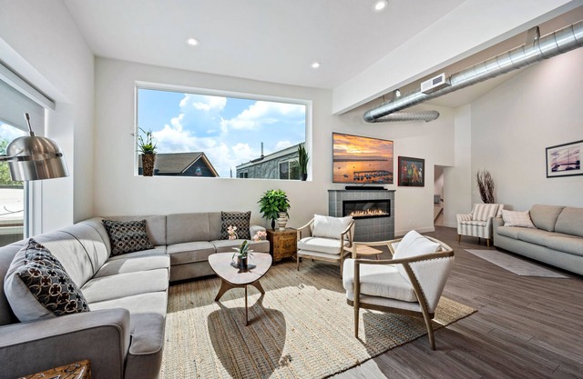 The Loft – Stylish Walkable Egg Harbor Retreat, Pet-Friendly Stay