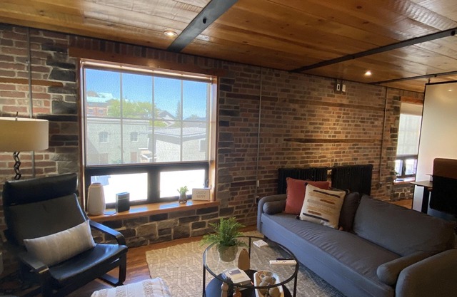 The Lofts #3 Cozy Downtown Studio Getaway