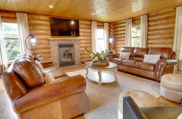 The Log House - At Trillium Woodlands!
