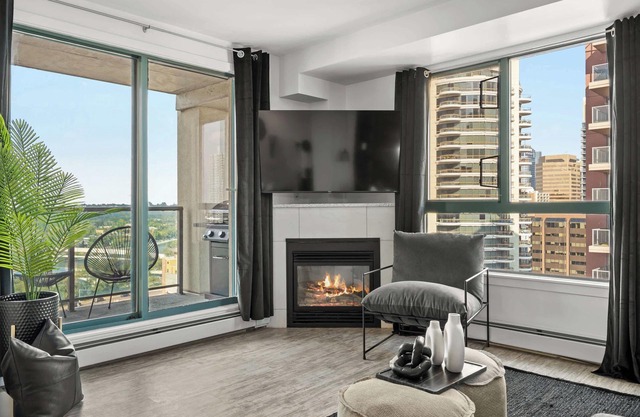 The Loki | Luxe Retreat | River Views | Sleeps 5!!